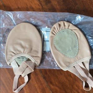 New in original bag. Capezio Adult Pirouette Leather Lyrical Shoes